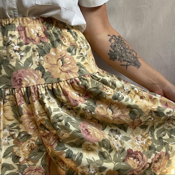 Vintage Wide Leg Floral Shorts - Picture 4 of 8